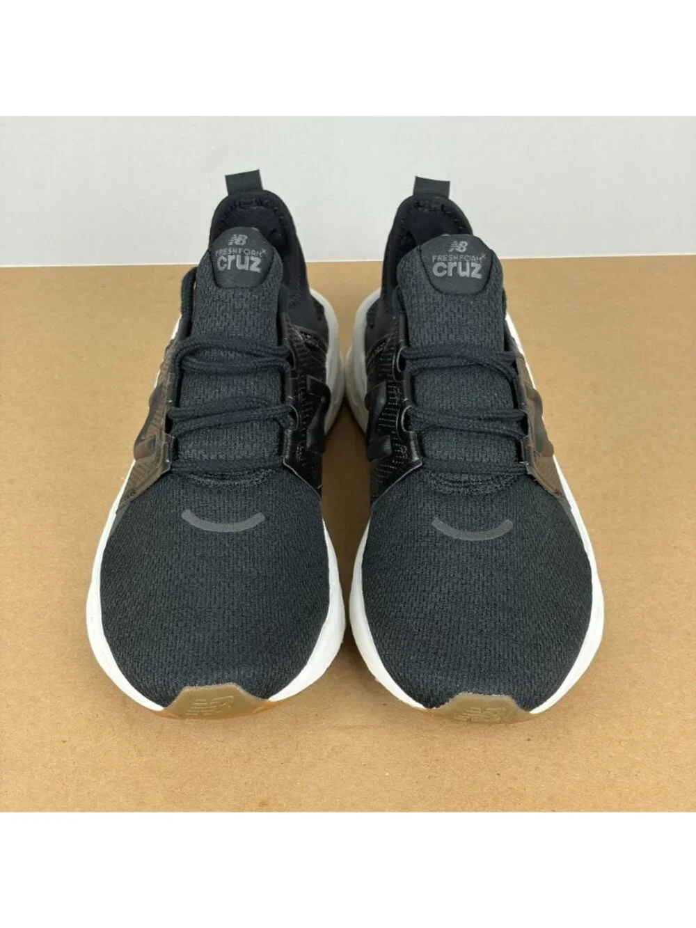 New Balance Fresh Foam Cruz Athletic Shoes Womens 9 Black White Breathable